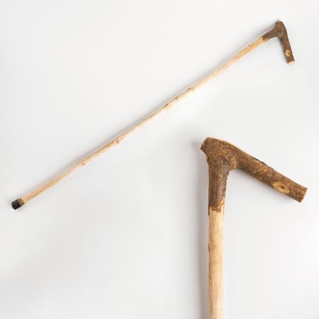 عكاز  من الخشب