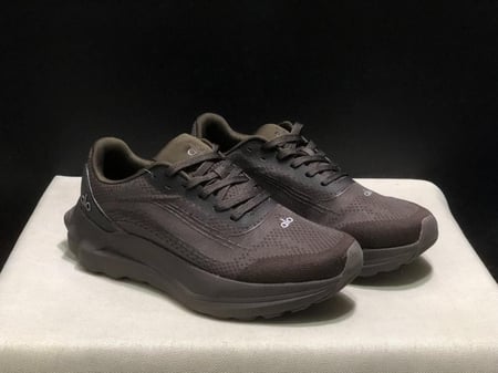 alo yoga runner espresso