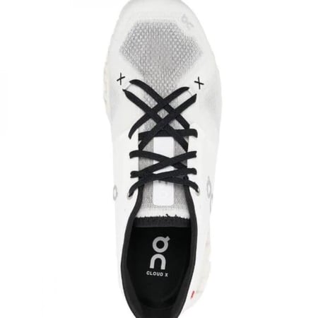 On Running Cloud X 3 trainers in white