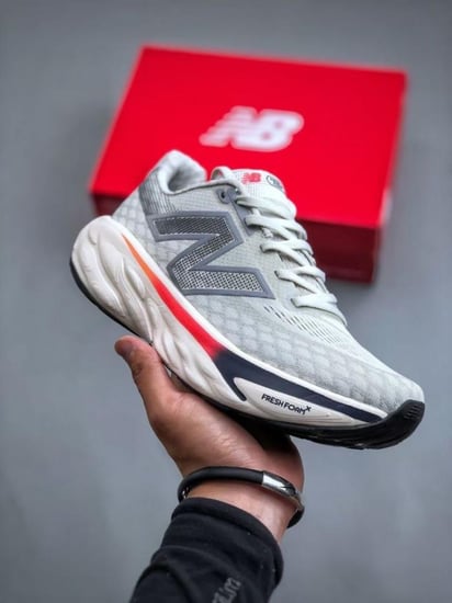 نيوبالانس 1080V14