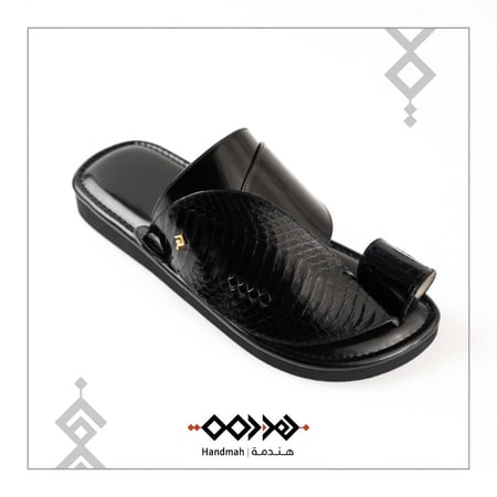 حذاء شرقي جلد كوبرا اسود