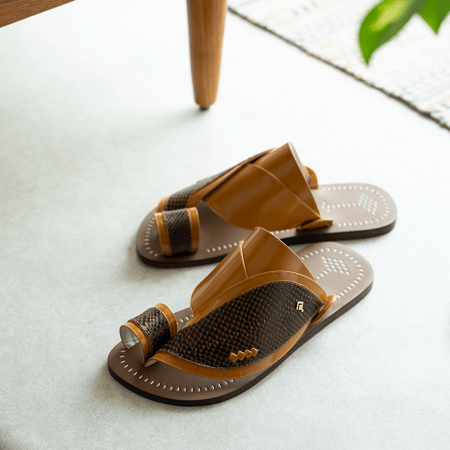 شبشب شرقي جلد سمك عسلي واسود