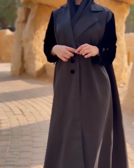 عبايه قصة كلوش  قماش تفته مع مخمل