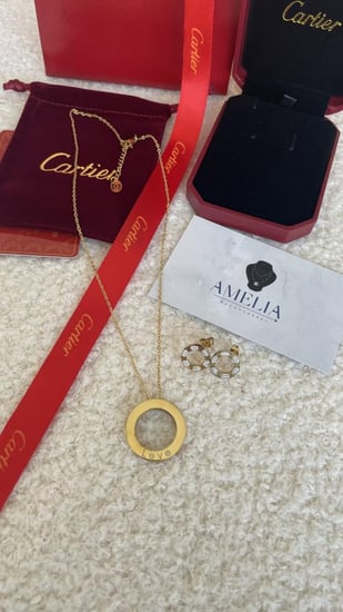سلسال كارتير Love مع حلق ذهبي شامل ملحقاته