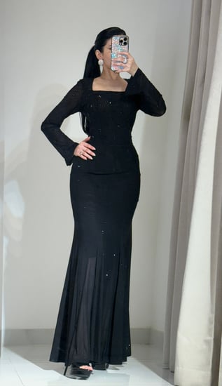 فستان طويل بتصميم أنيق وناعم