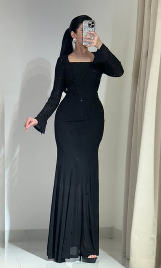 فستان طويل بتصميم أنيق وناعم