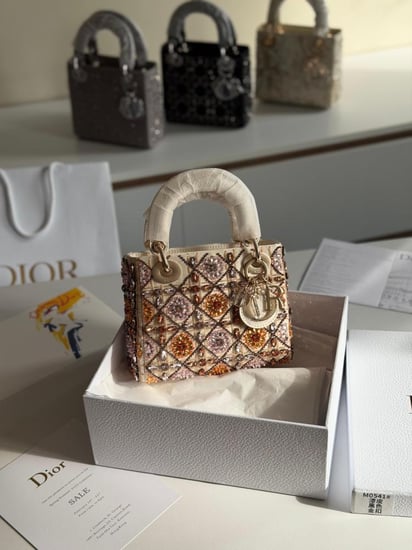 حقيبة Lady Dior ميني 17سم بتصميم فاخر مزين بأحجار كريستالية ملونة