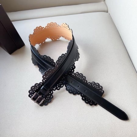 حزام خصر الايا عريض نسائي جلدي أسود مزين بفتحات