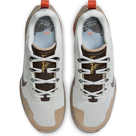 حذاء شبكي نايكي وايلدهورس8 لون رمادي وبني