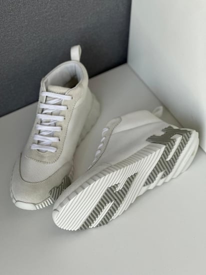 حذاء عالي الرقبة رجالي ايرميز لون ايفوري أنيق بشعار رمادي