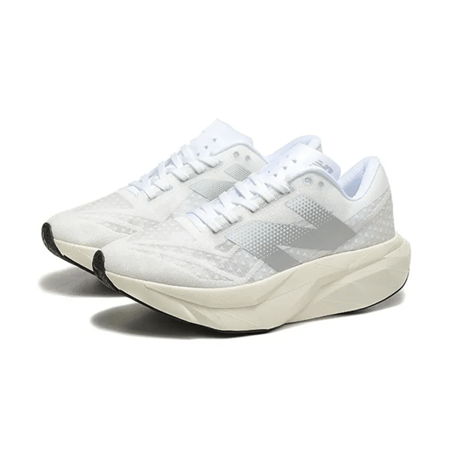 سنكرز رياضة نيوبالانس فول سيل للجنسين لون ابيض