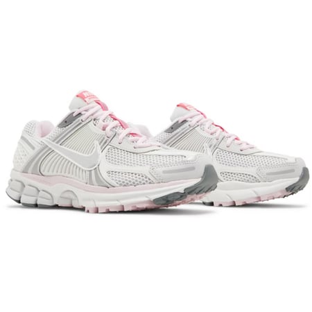 حذاء للجنسين نايكي فوميرو5 وايت لايت بينك