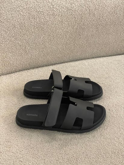 صندل مفتوح ارميز شايبر للرجال جلد ناعم لون اسود