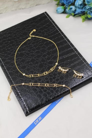 طقم اكسسوار ديور Double chain سلسال مع حلق وإسوارة لون ذهبي