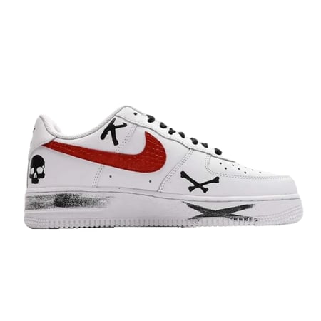 سنيكرز رياضي من نايكي اير فورس 1 لون ابيض مع اسود وأحمر