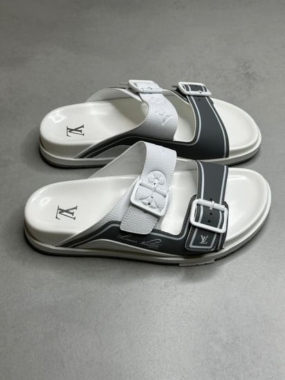 سليبر رجالي وايت أند بلاك - لويس فويتون