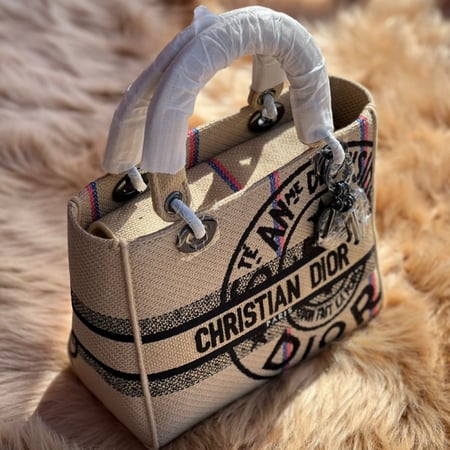 شنطة ديور قماش جوت بيج مطرزة أسود مقابض قماشية