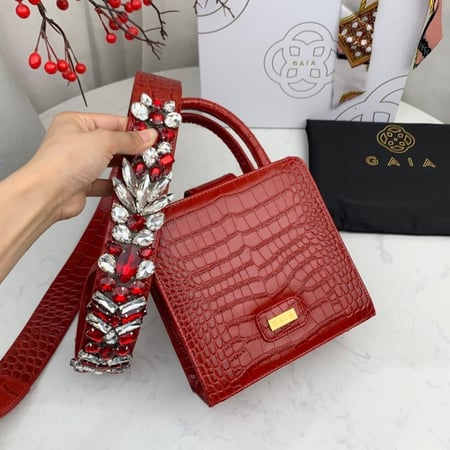 حقيبة  فاخرة للسيدات من جايا لون أحمر أنيق