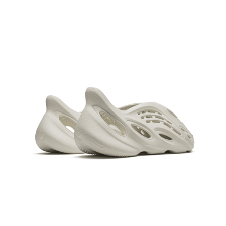 ييزي عداء فوم أبيض