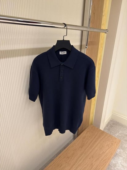 بلوزة ميوميو رجالية ياقة بولو بأزار لون كحلي