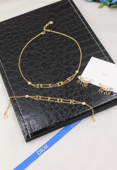 طقم اكسسوار ديور Double chain سلسال مع حلق وإسوارة لون ذهبي