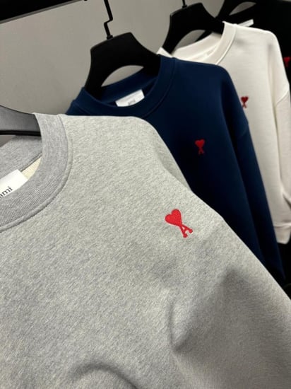 بلوزة رجالي Ami Paris سويتشرت لون رمادي فاخرة