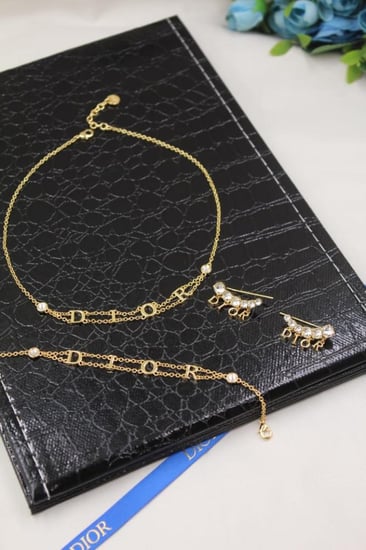طقم اكسسوار ديور Double chain سلسال مع حلق وإسوارة لون ذهبي