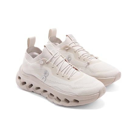 سنيكر لويفي x كلاود تيلت لون ايفوري للجنسين