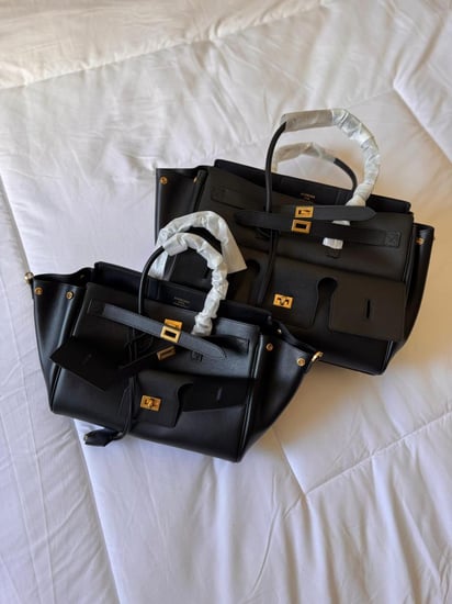 حقيبة بالنسياغا Carry All بحامل كتف لون اسود وذهبي
