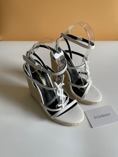 صندل كعب سان لوران كاساندرا ابيض كعب عريض رافيا