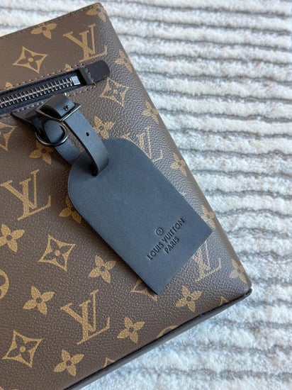 باوتش رجالي LV لون بني بنقشة مونوغرام جلد فاخر