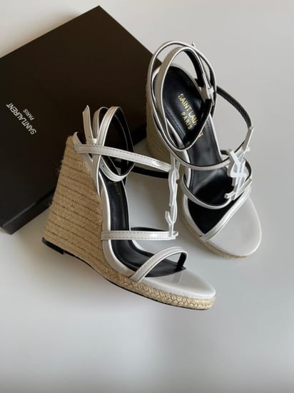 صندل كعب سان لوران كاساندرا ابيض كعب عريض رافيا