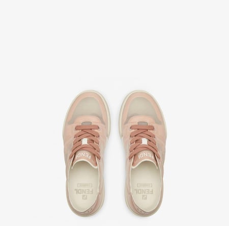 سنيكر فلات نسائي من فيندي لون زهري