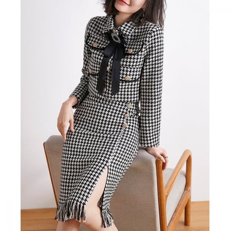 طقم 3 قطع جاكيت مع تنورة وبروش