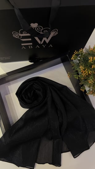 طرحة سوداء بلمعه خفيفة