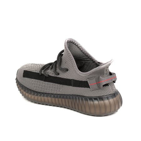 جزمة رياضية نسائية