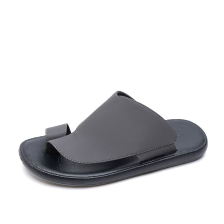 حذاء شرقي رجالي