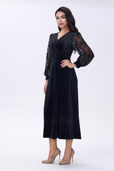فستان شتوي مخملي بأكمام دانتيل