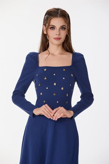 فستان صوف مع اكسسوار