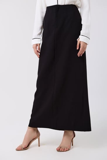 تنورة كريب أسود