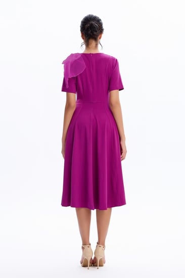 فستان بنفسجى بأكمام قصيرة