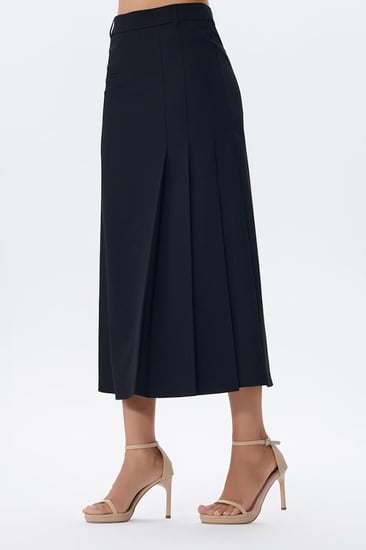 تنورة رسمية بكسرات جانبية بلون أسود أنيق