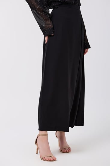 تنورة كريب أسود