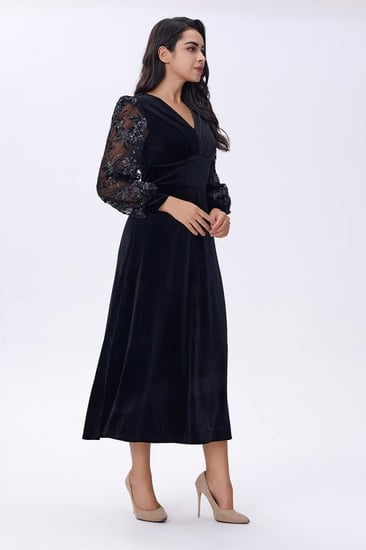 فستان شتوي مخملي بأكمام دانتيل