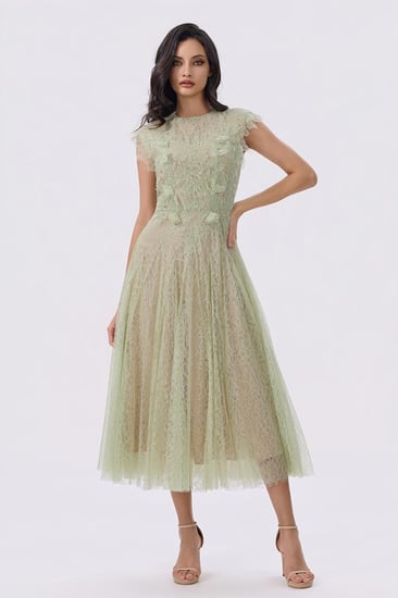 فستان دانتيل أخضر فاتح ميدي بقصة أنثوية ناعمة | Prando