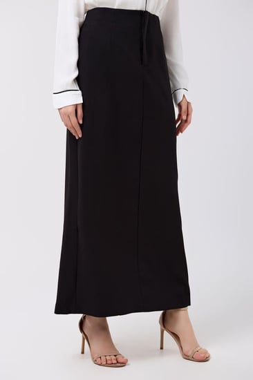 تنورة كريب أسود