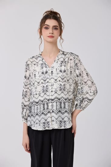 بلوزة ستان ناعم بنقشة