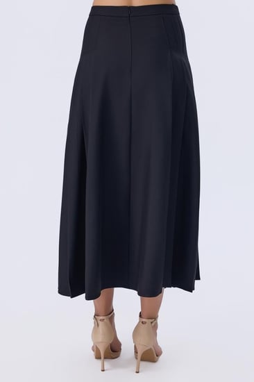 تنورة سوداء طويلة بكسرات جانبية  | Prando