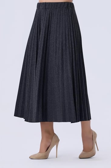 تنورة رمادي بكسرات ناعمة