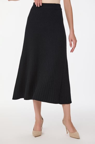 تنورة استرتش صوف